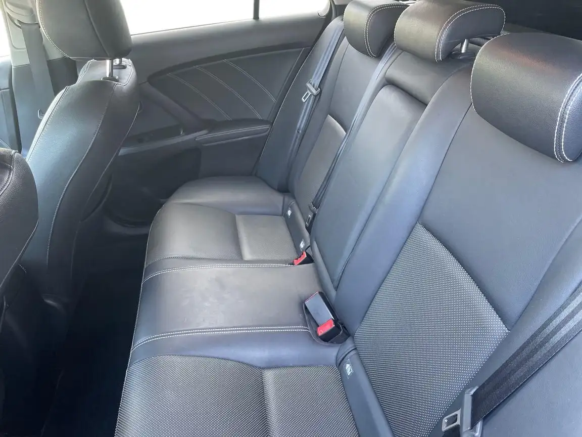 TOYOTA AVENSIS