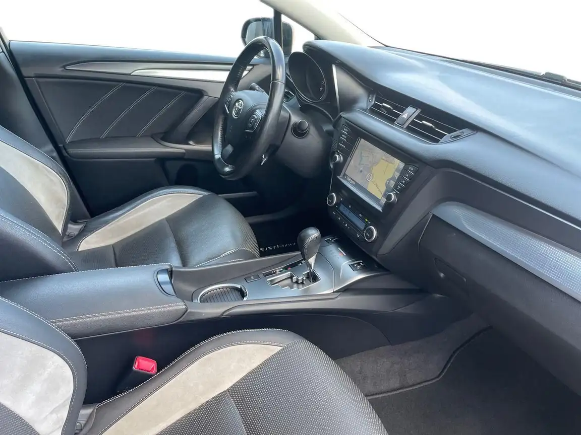 TOYOTA AVENSIS