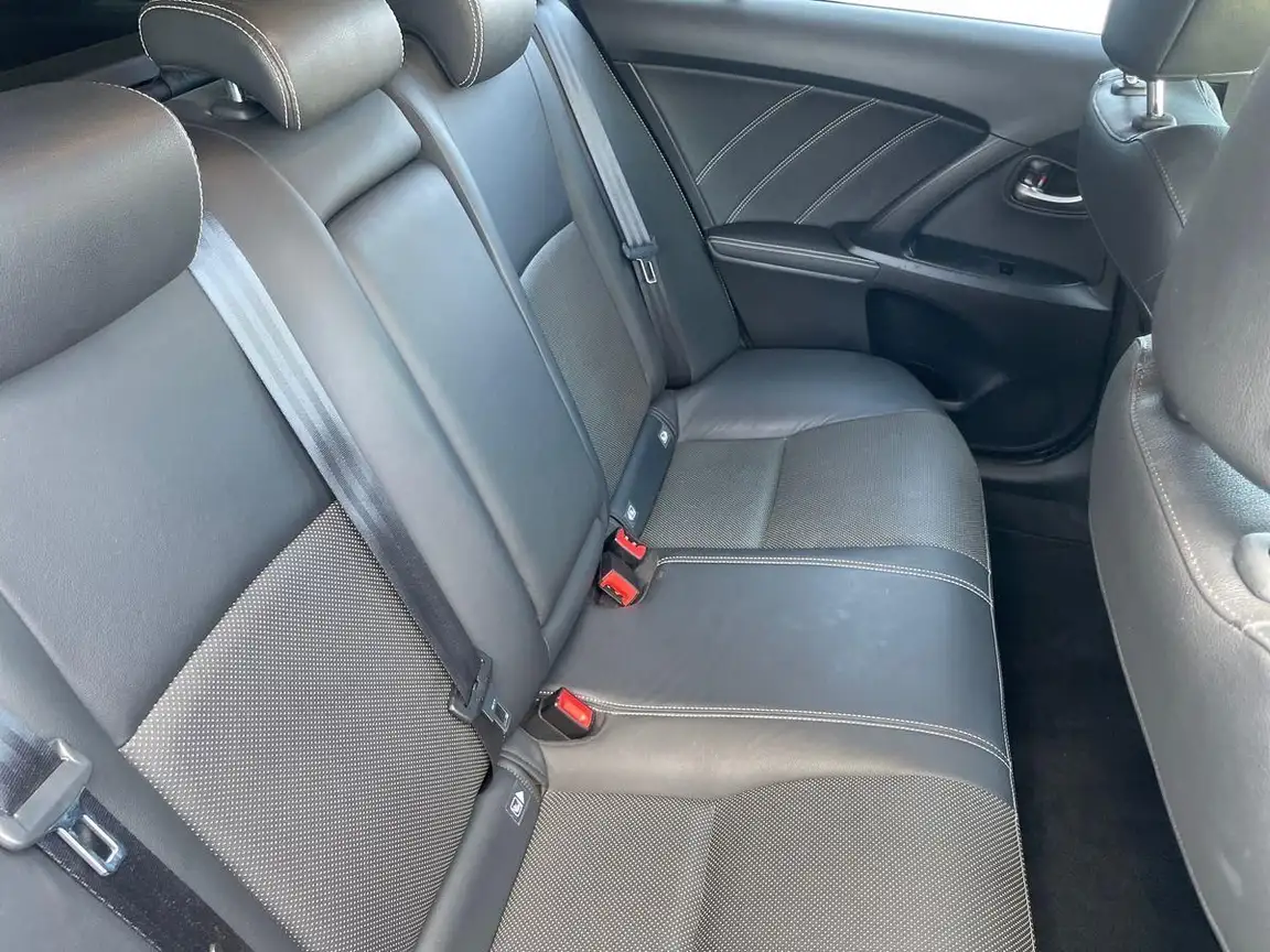 TOYOTA AVENSIS