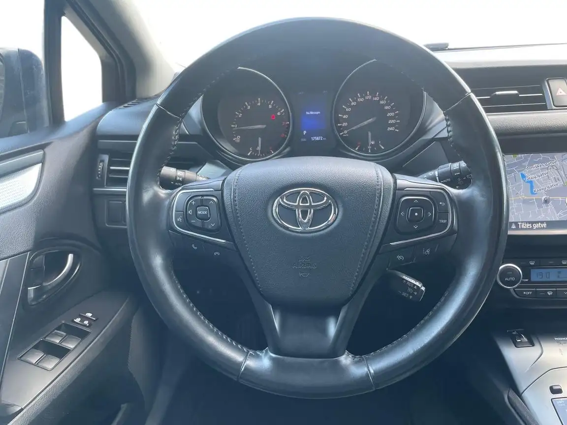 TOYOTA AVENSIS