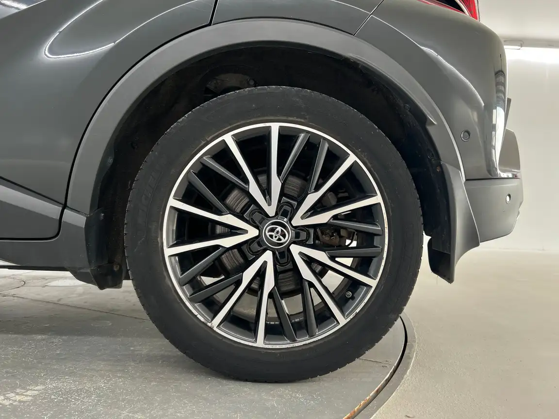 TOYOTA C-HR