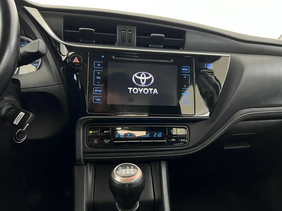 TOYOTA COROLLA
