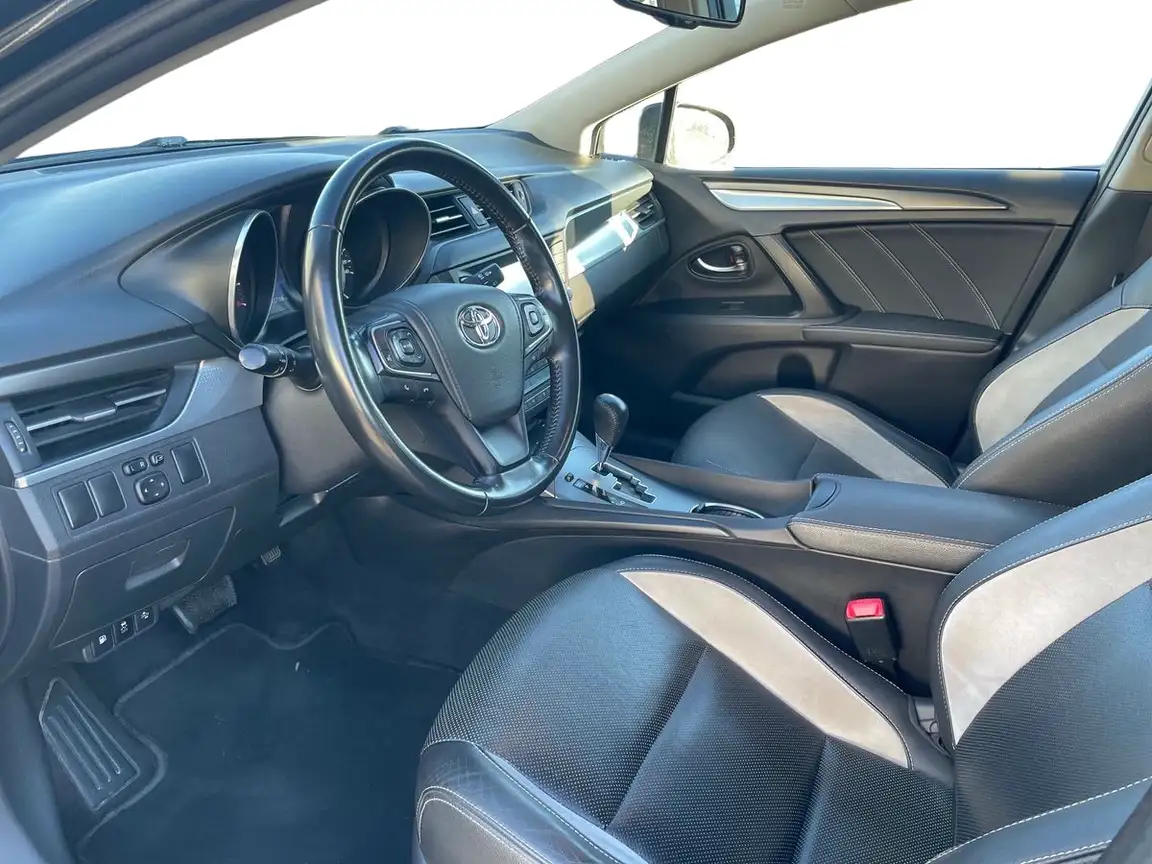 TOYOTA AVENSIS