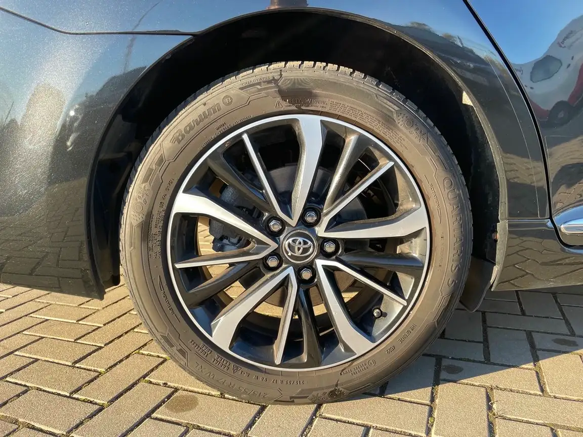 TOYOTA AVENSIS