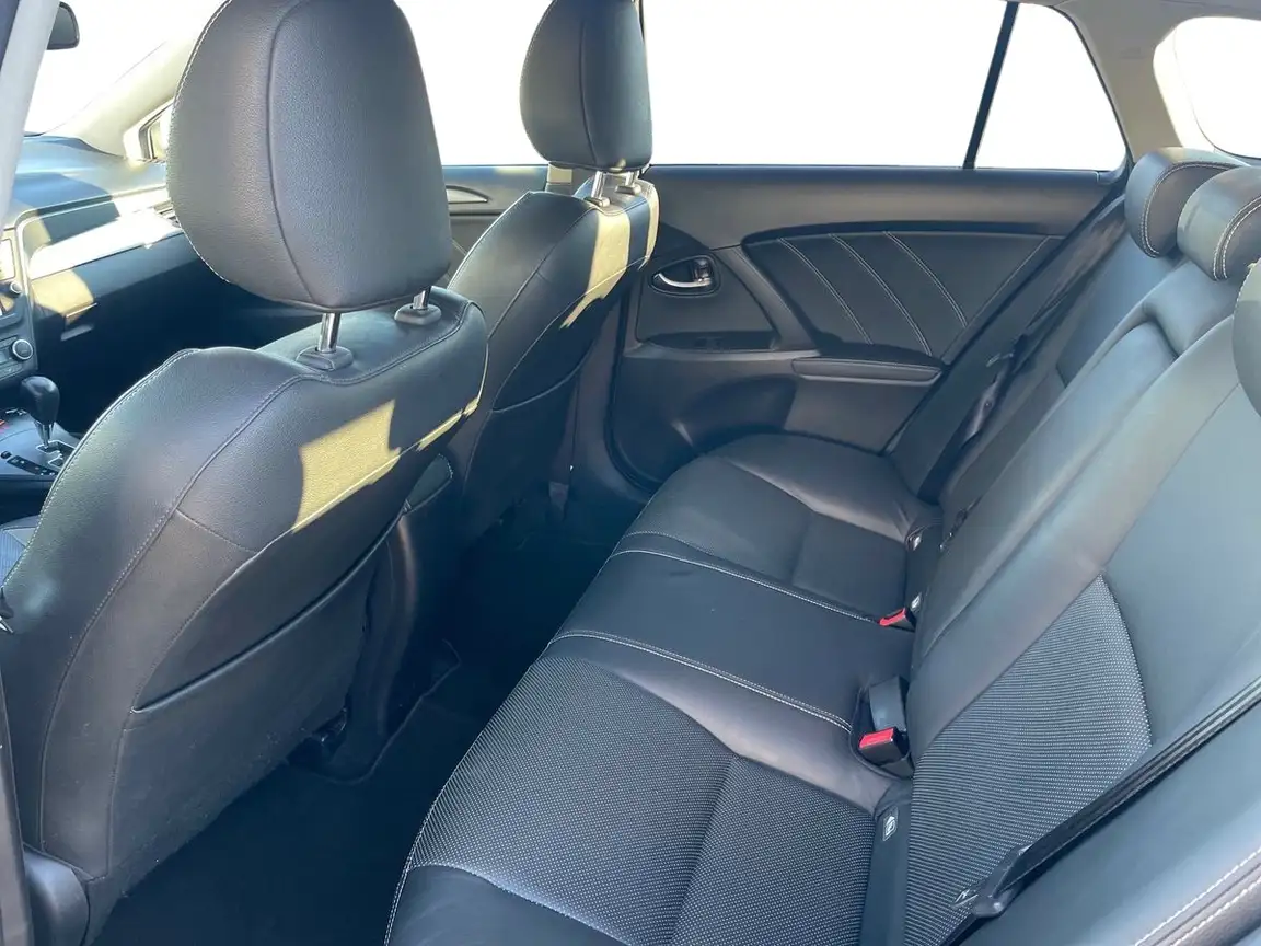 TOYOTA AVENSIS