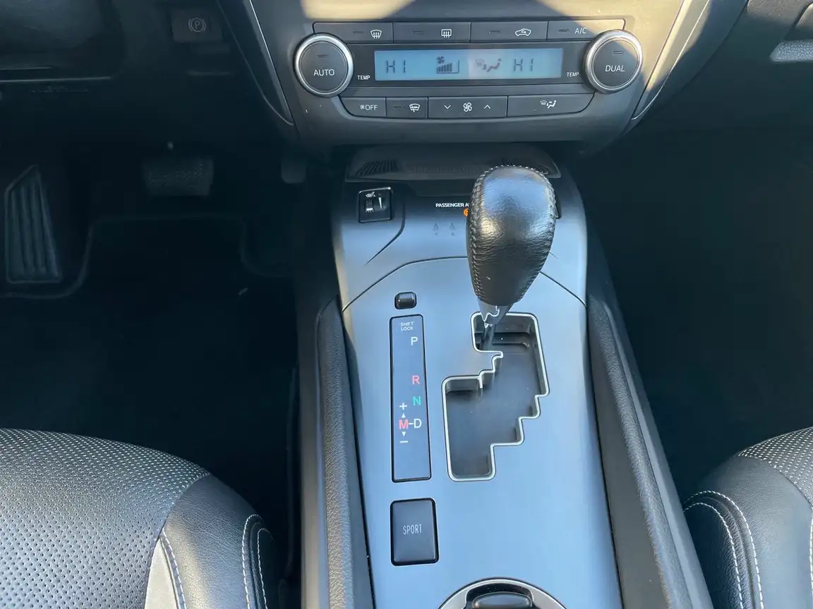 TOYOTA AVENSIS