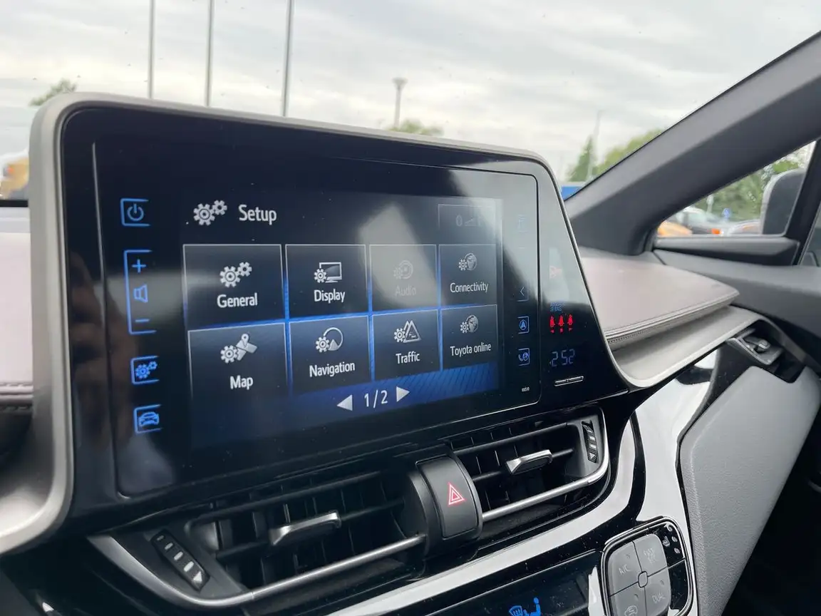 TOYOTA C-HR