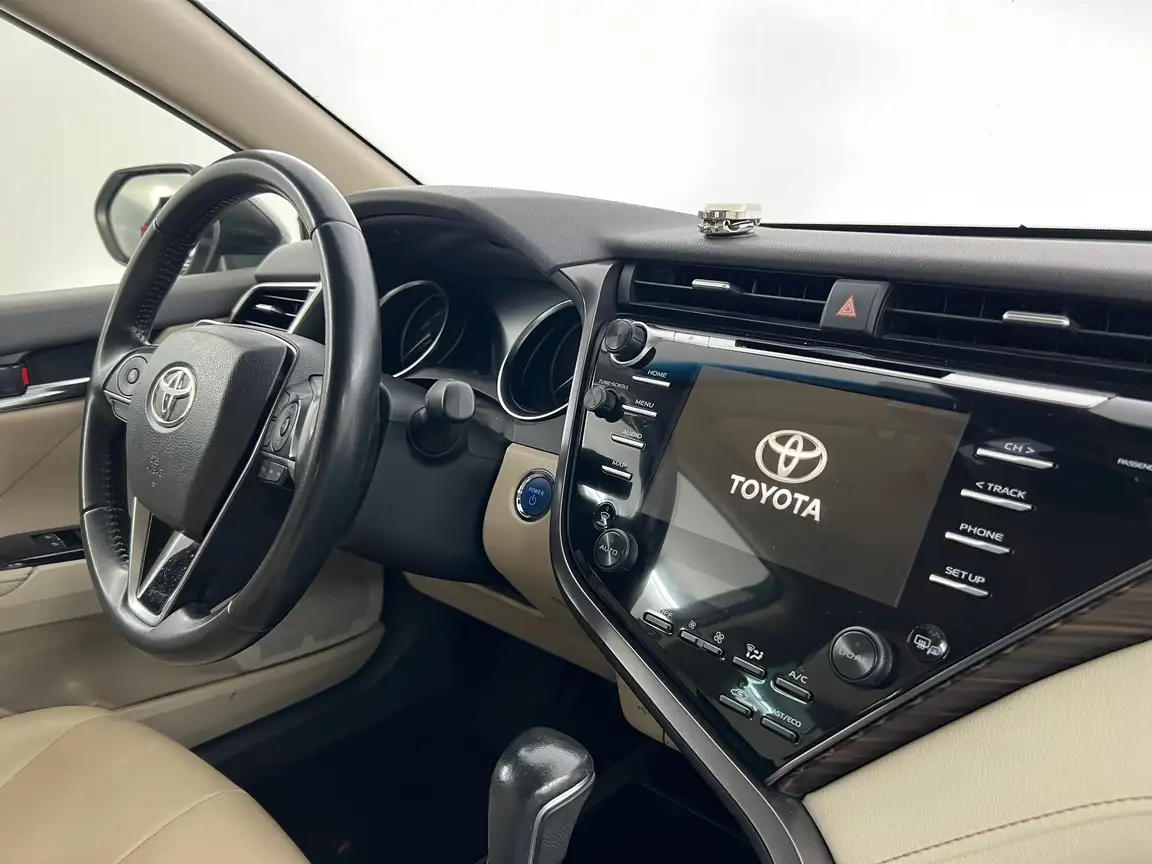 TOYOTA CAMRY