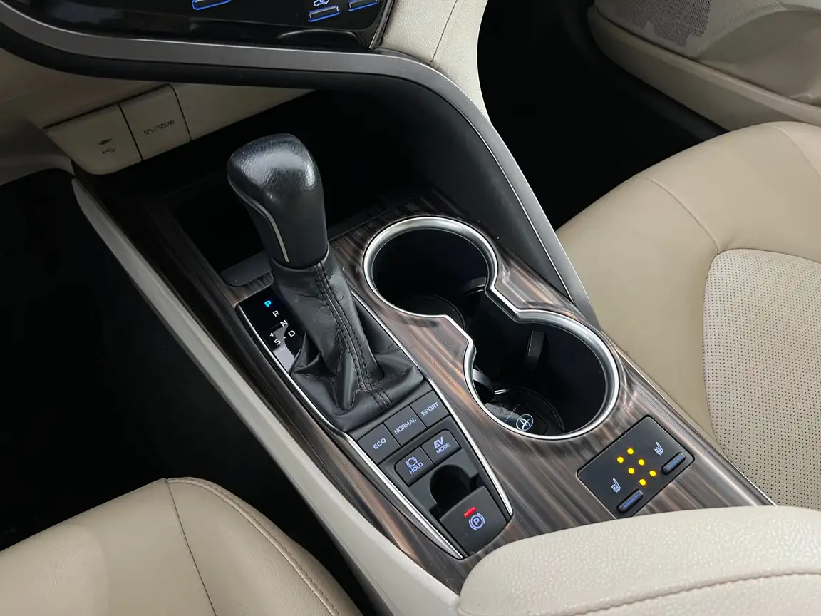 TOYOTA CAMRY