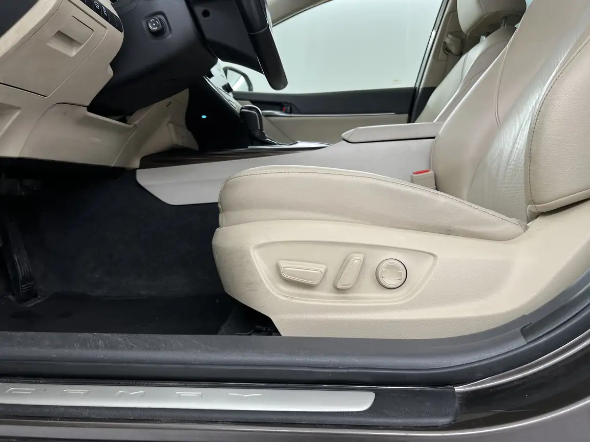 TOYOTA CAMRY