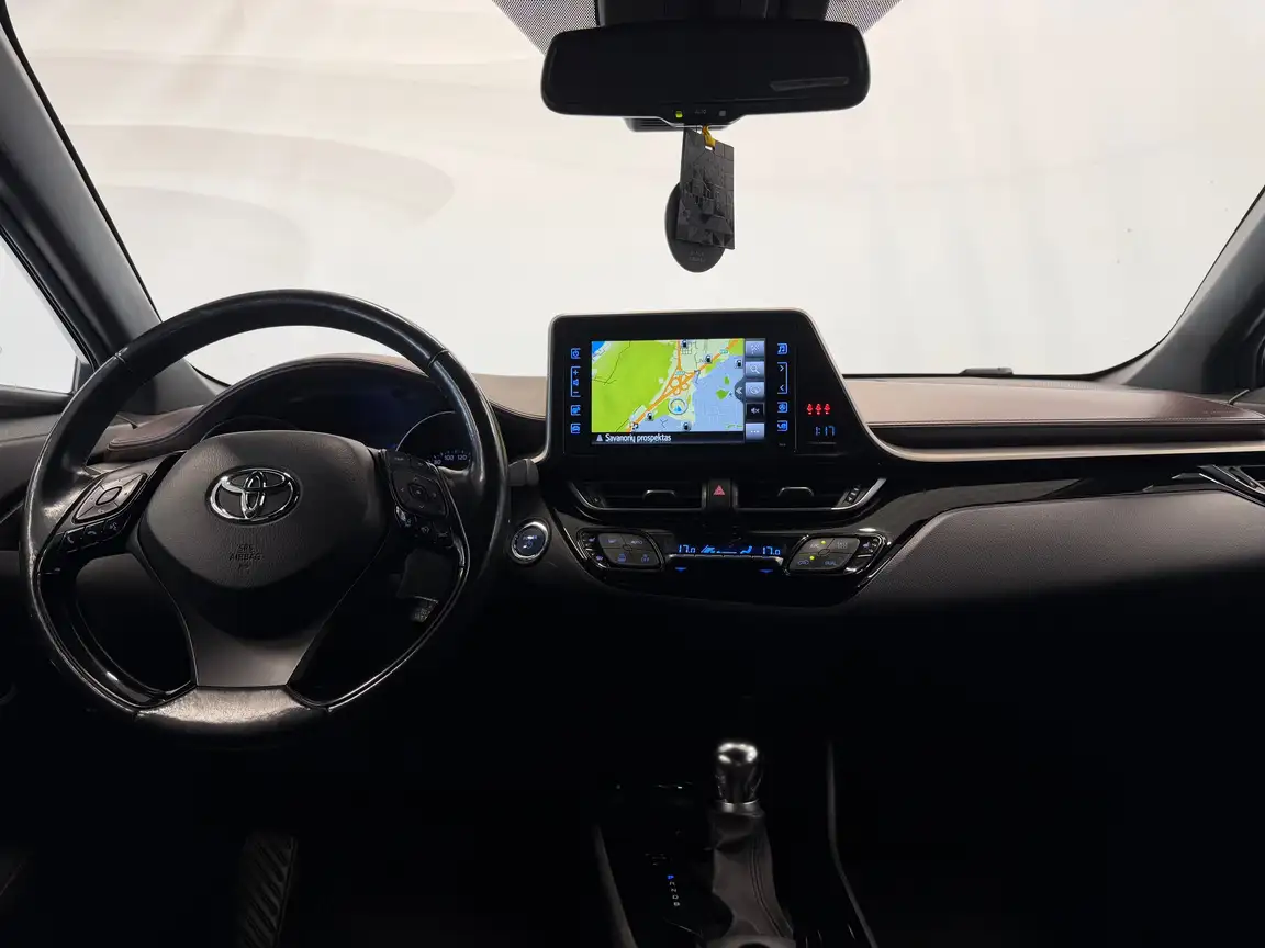 TOYOTA C-HR