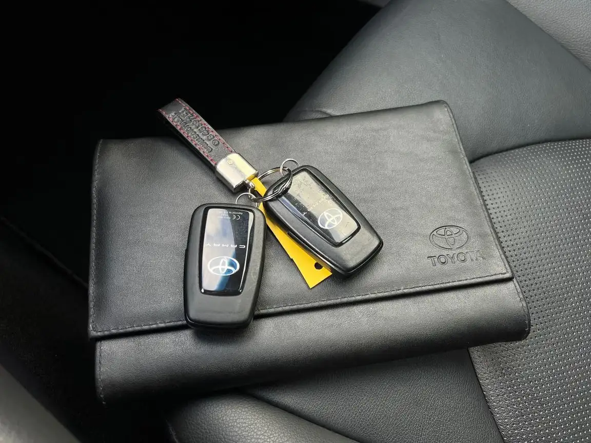 TOYOTA CAMRY