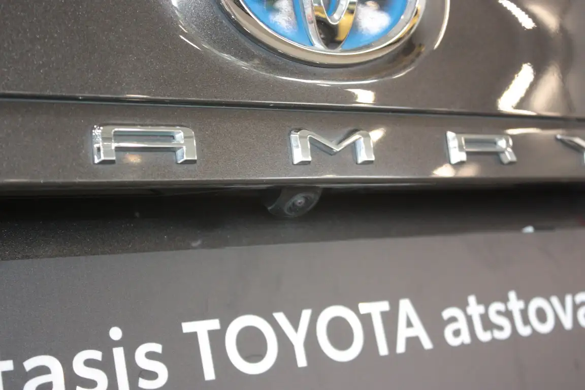 TOYOTA CAMRY