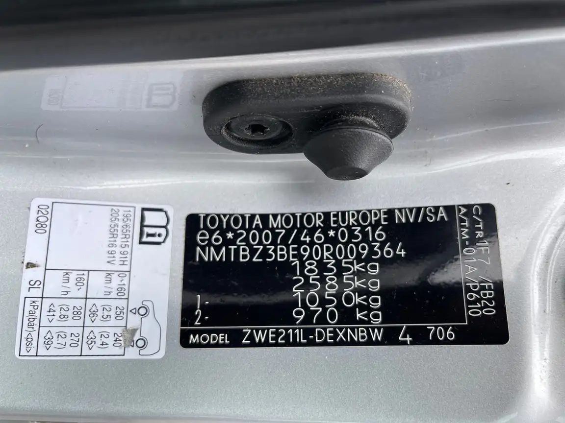 TOYOTA COROLLA