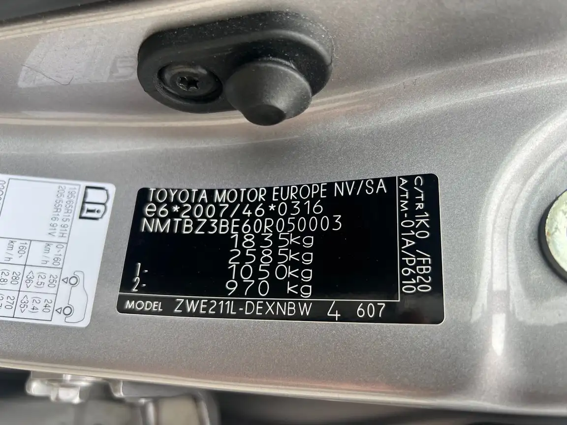 TOYOTA COROLLA