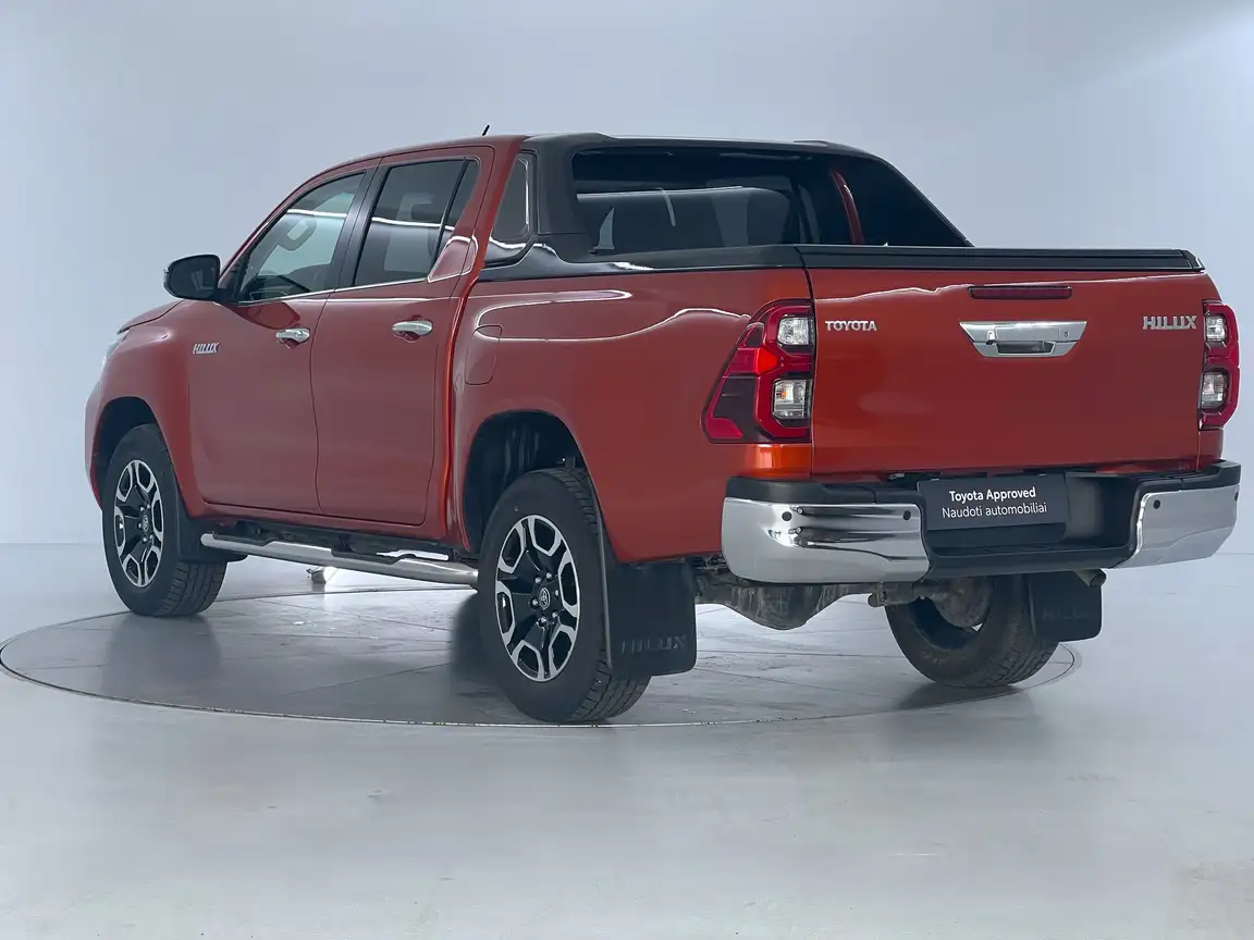 TOYOTA HILUX