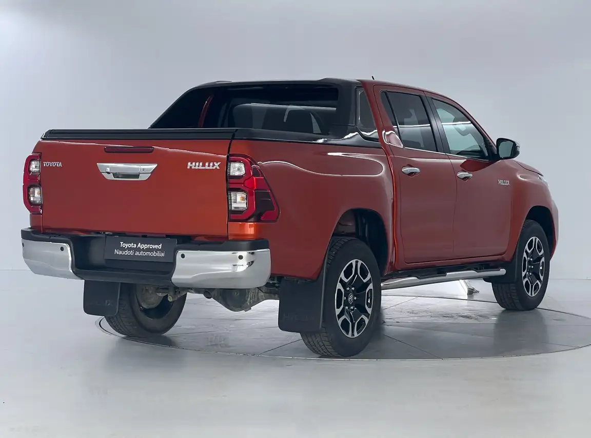 TOYOTA HILUX