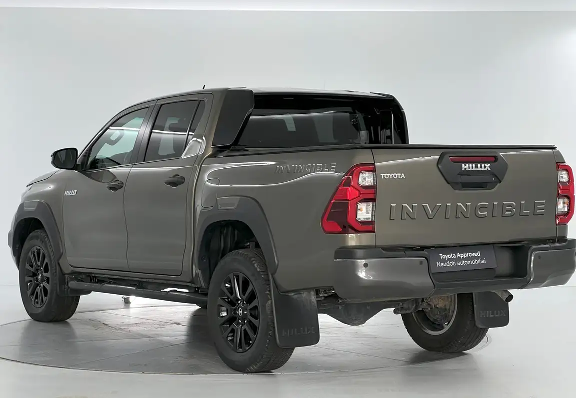 TOYOTA HILUX