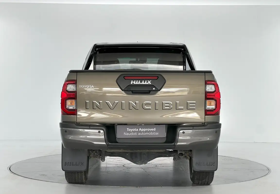 TOYOTA HILUX