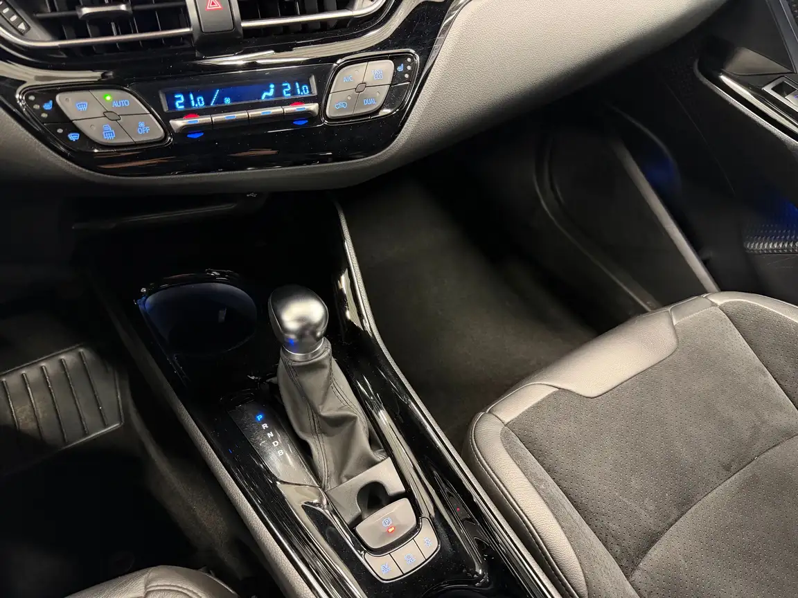 TOYOTA C-HR