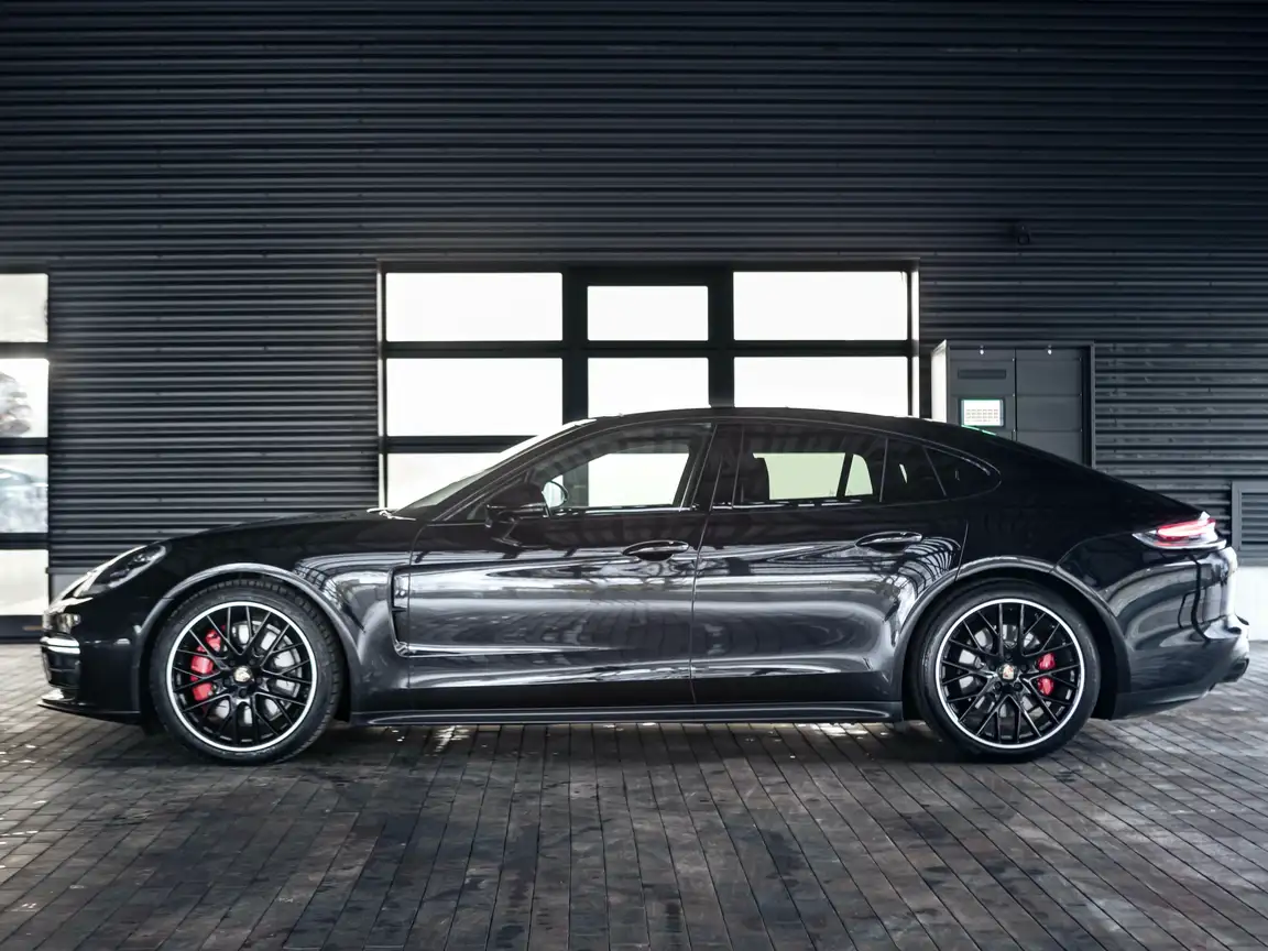 PORSCHE PANAMERA