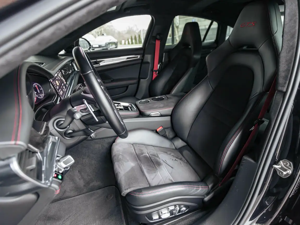 PORSCHE PANAMERA
