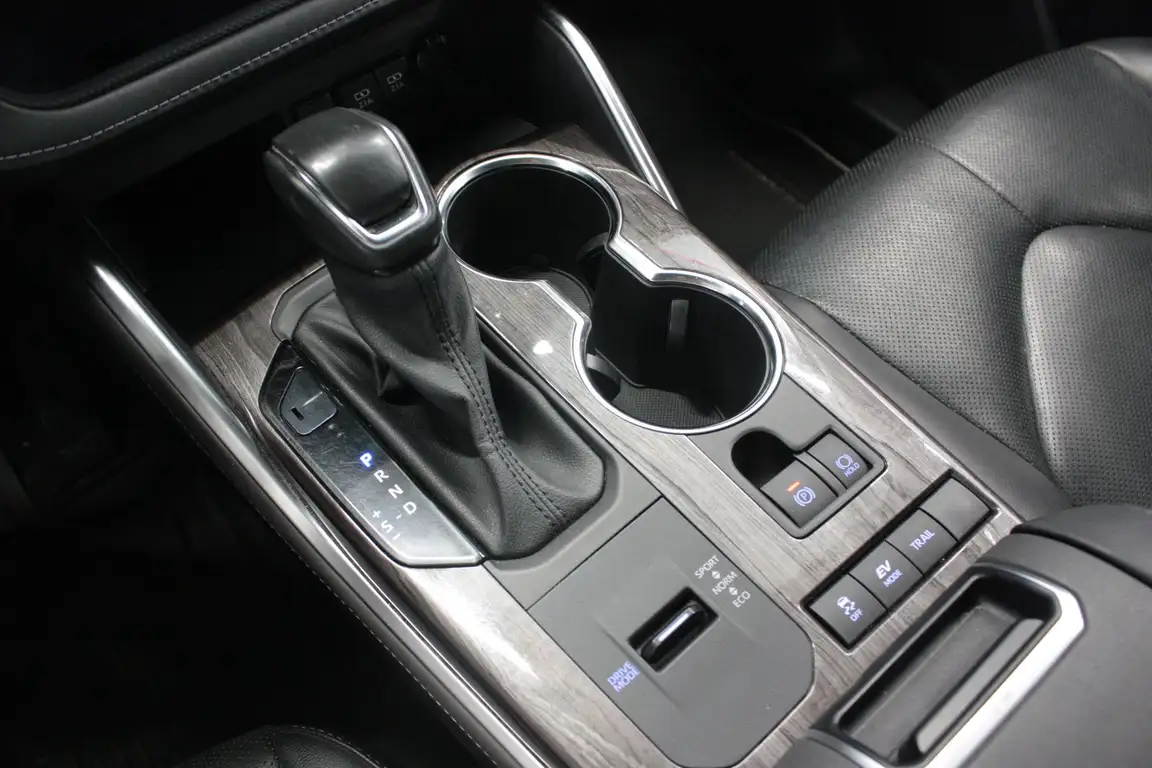 TOYOTA HIGHLANDER