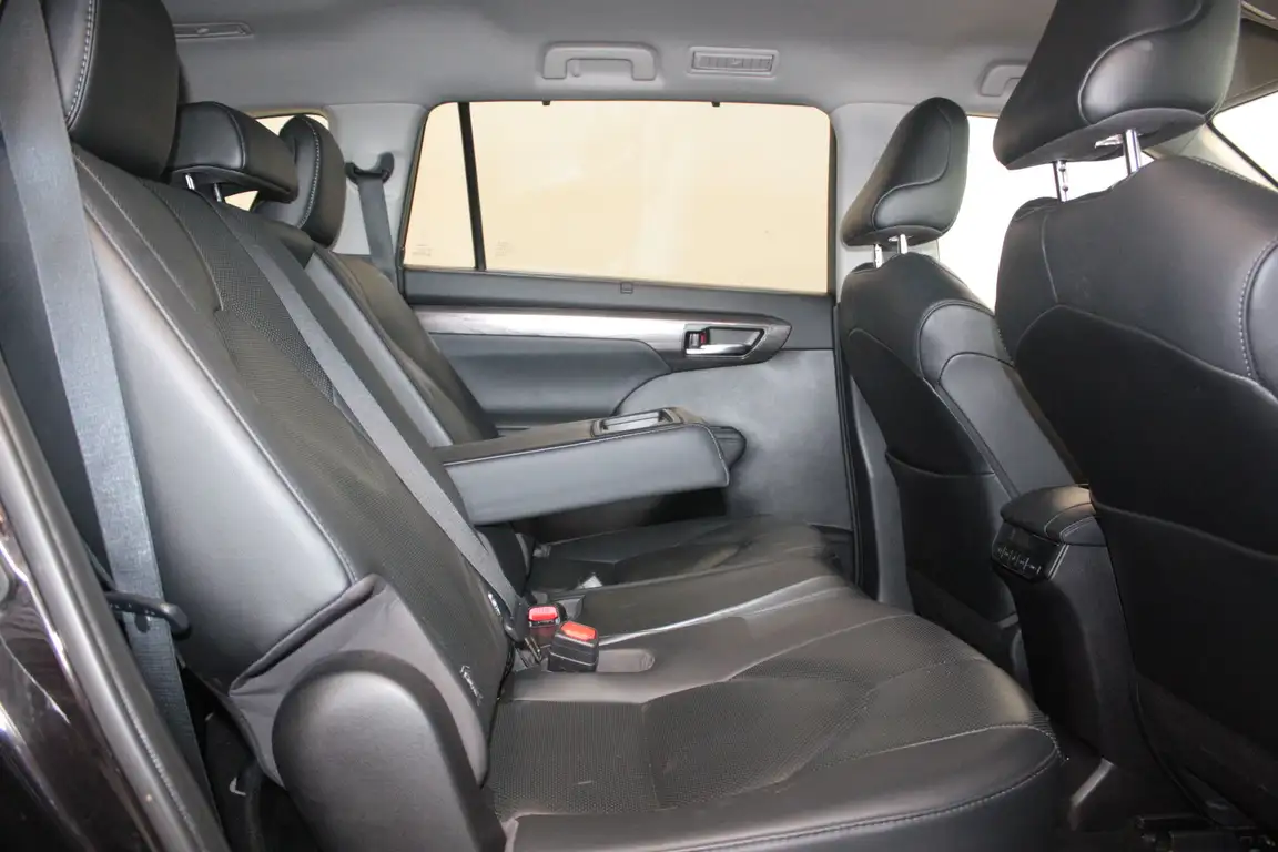 TOYOTA HIGHLANDER