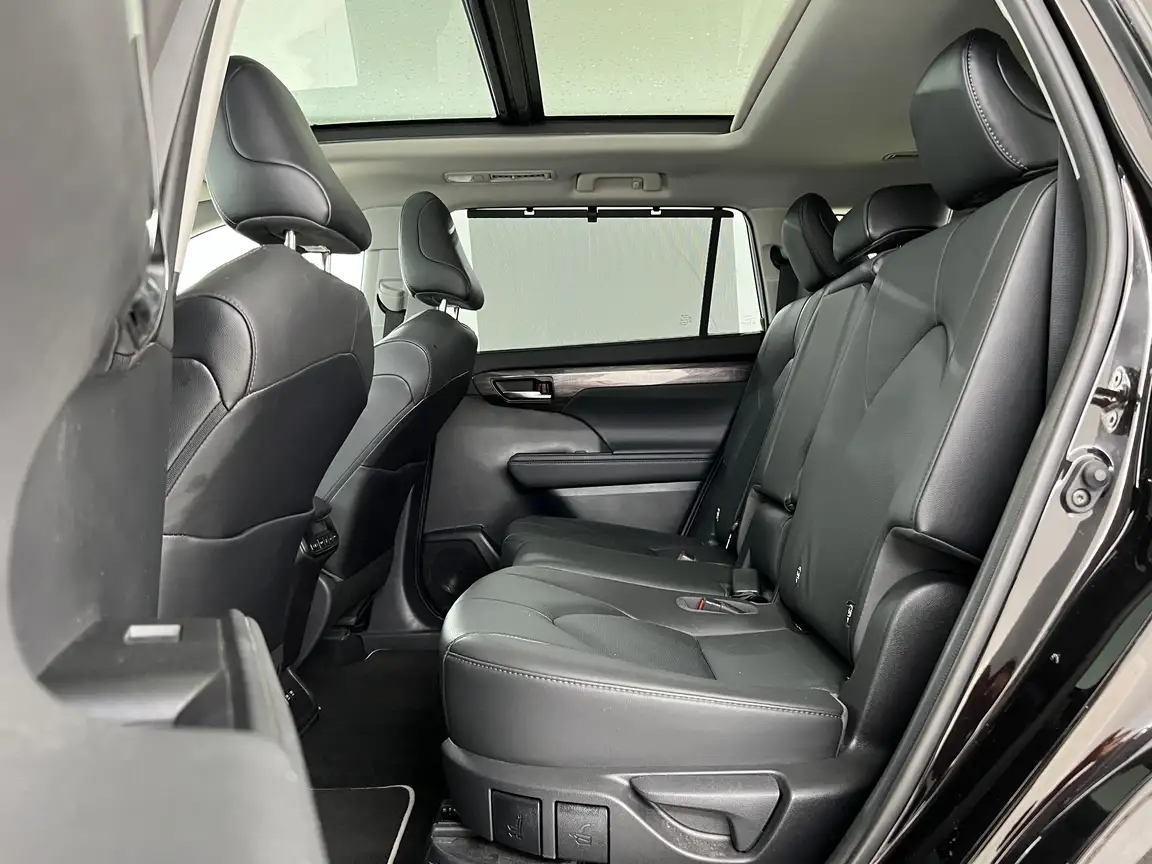 TOYOTA HIGHLANDER