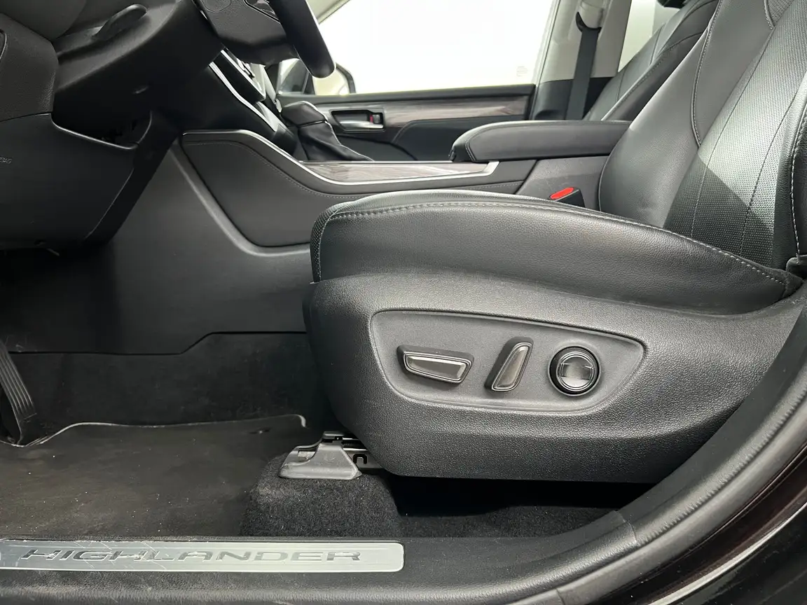 TOYOTA HIGHLANDER