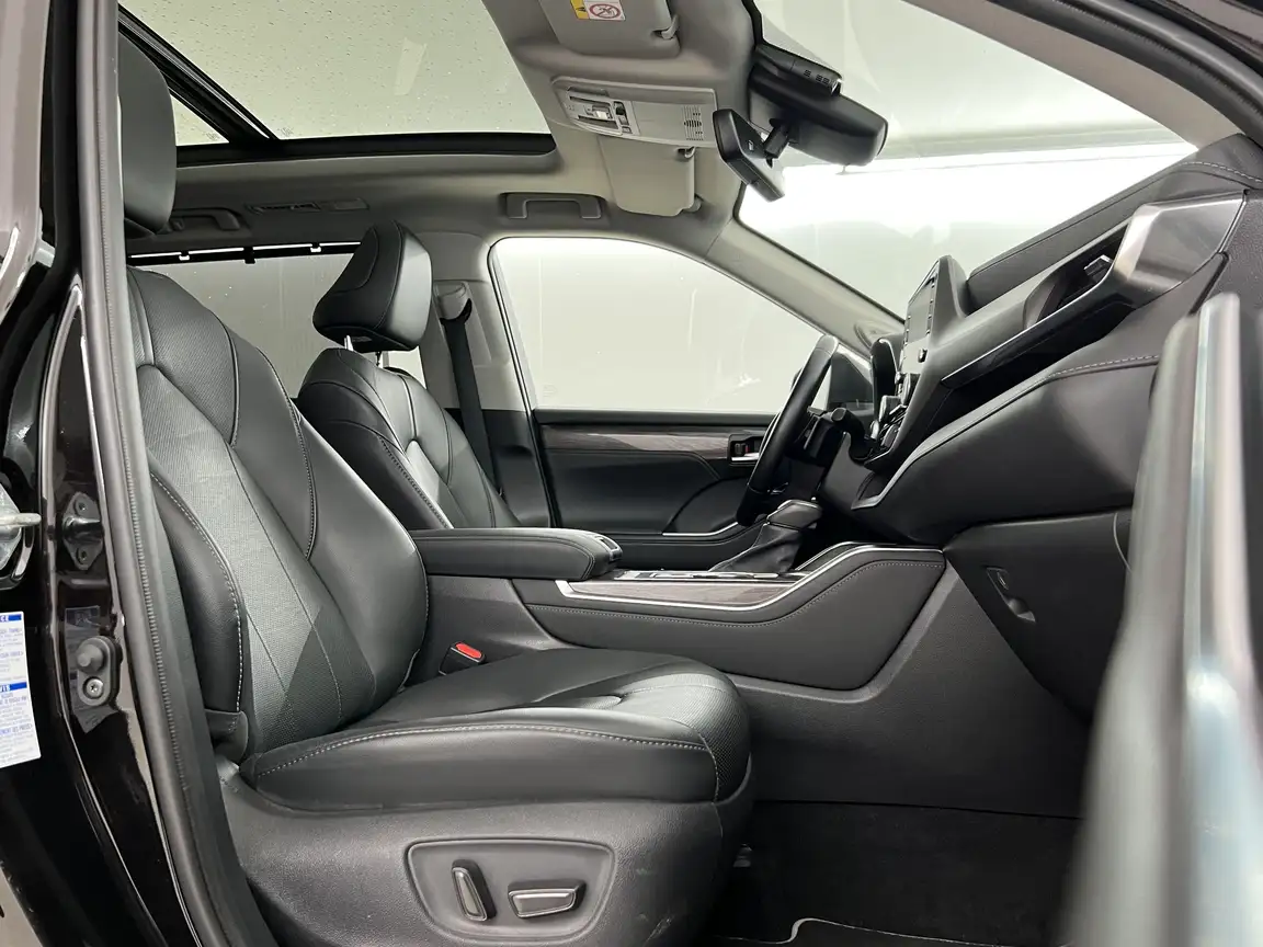 TOYOTA HIGHLANDER