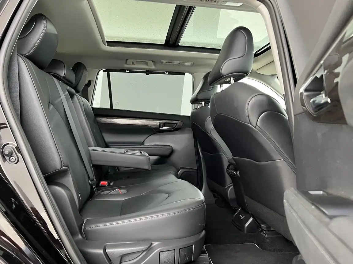 TOYOTA HIGHLANDER