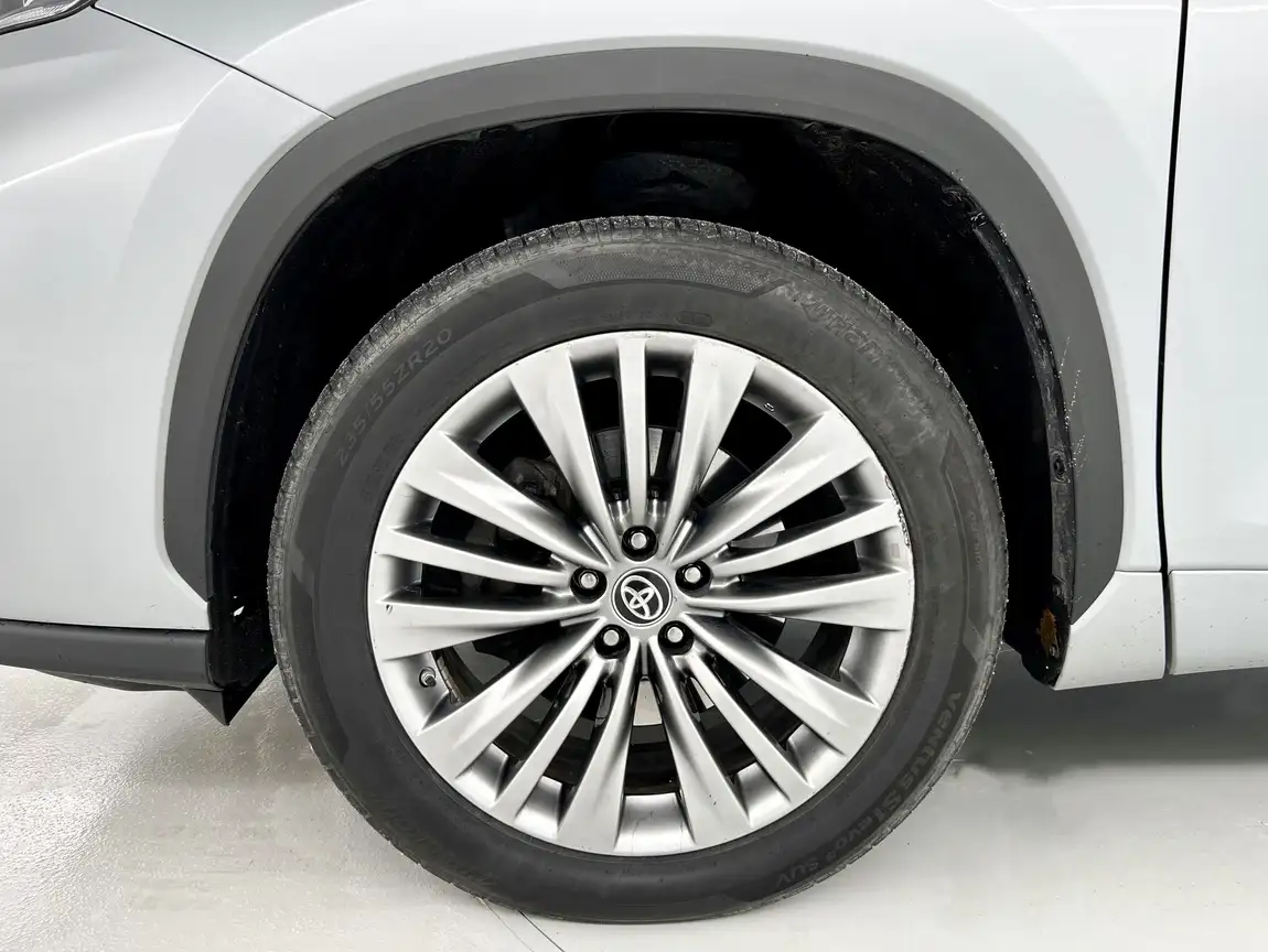 TOYOTA HIGHLANDER