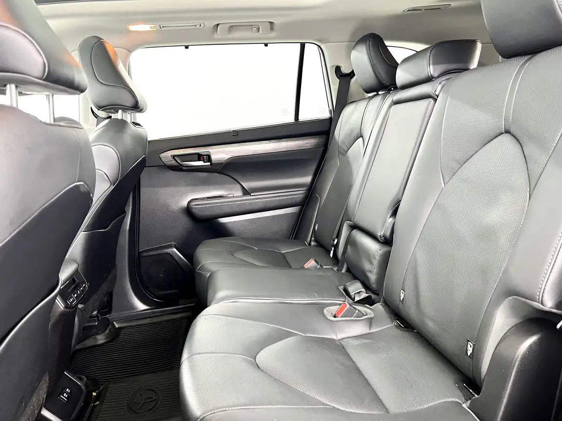 TOYOTA HIGHLANDER
