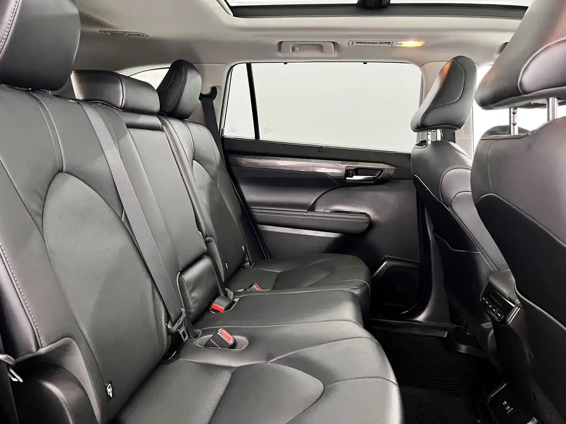 TOYOTA HIGHLANDER