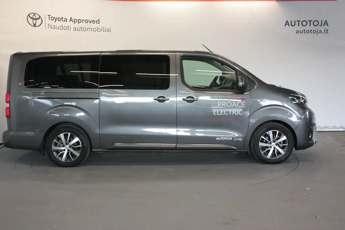 TOYOTA PROACE