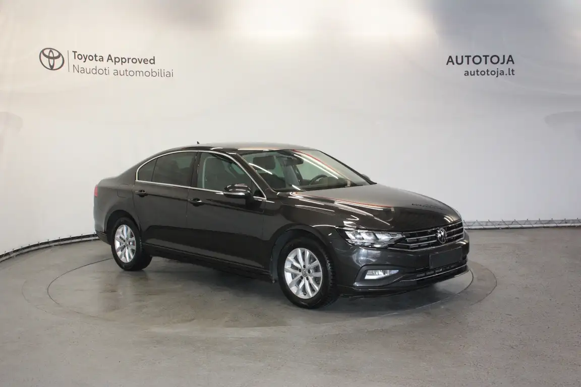 VOLKSWAGEN PASSAT