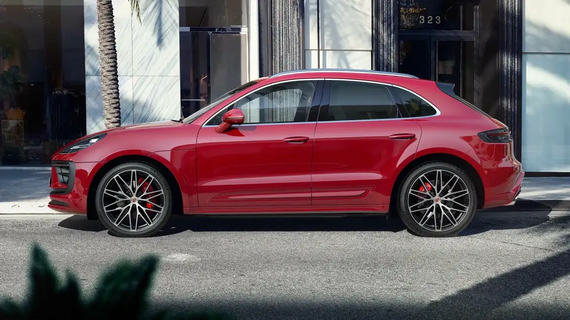 PORSCHE MACAN