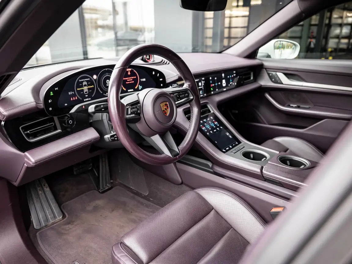PORSCHE TAYCAN