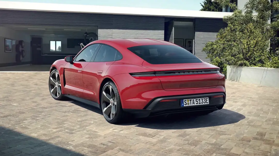 PORSCHE TAYCAN