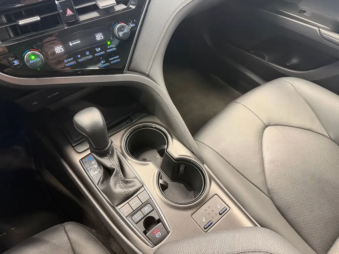 TOYOTA CAMRY
