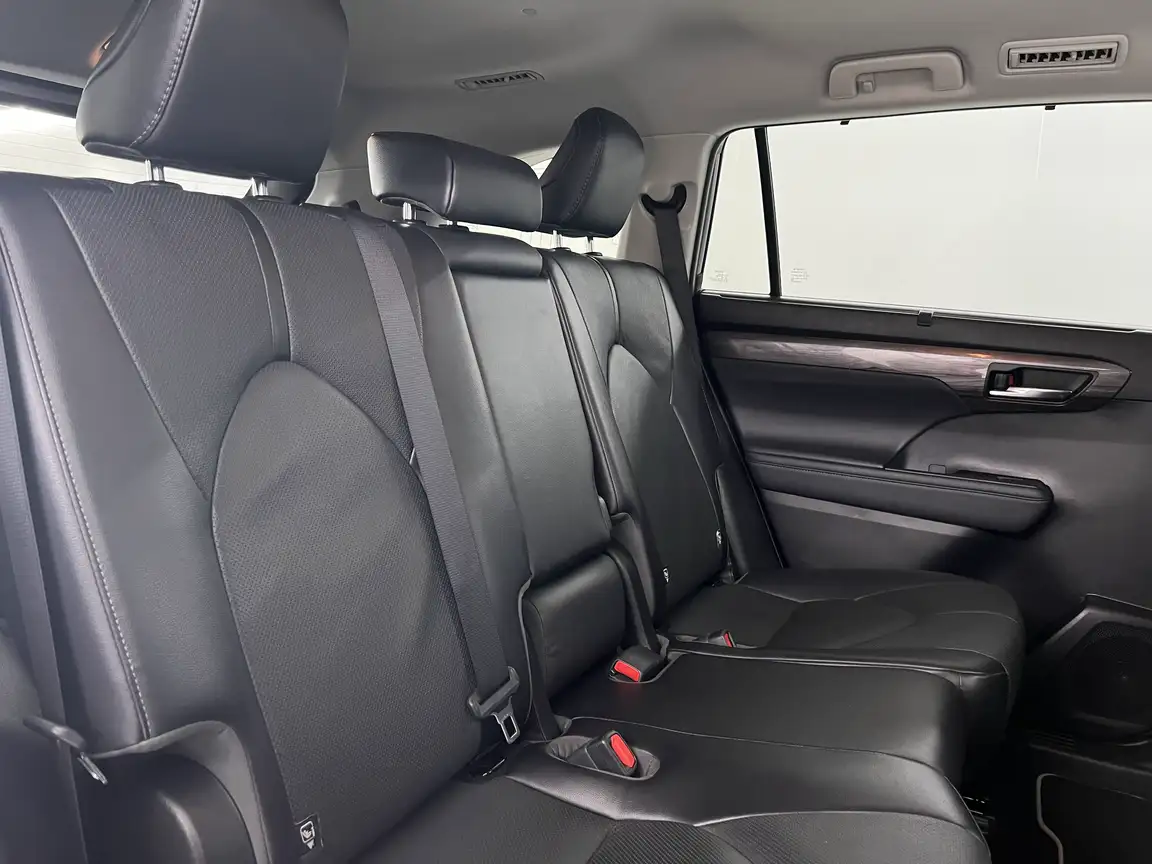 TOYOTA HIGHLANDER