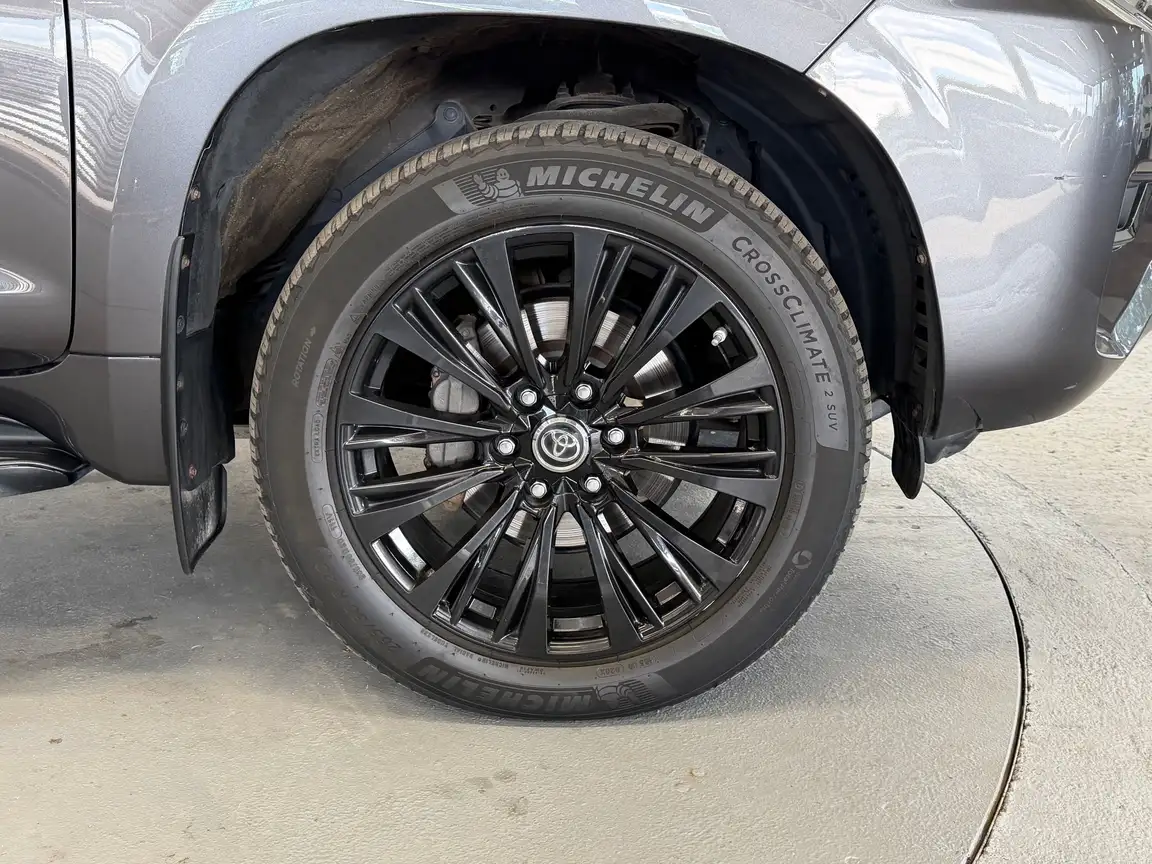 TOYOTA LAND CRUISER