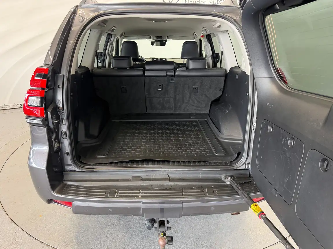 TOYOTA LAND CRUISER
