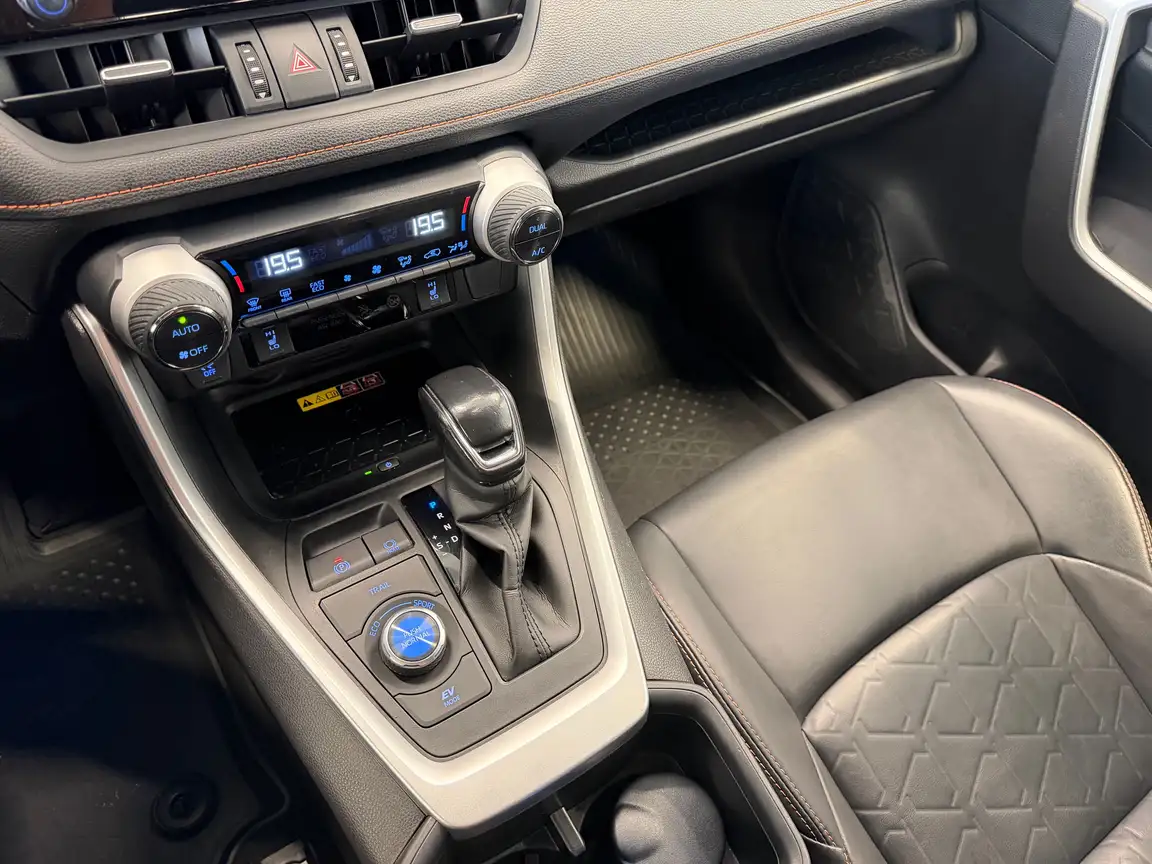 TOYOTA RAV4