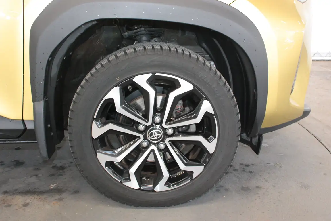 TOYOTA YARIS CROSS