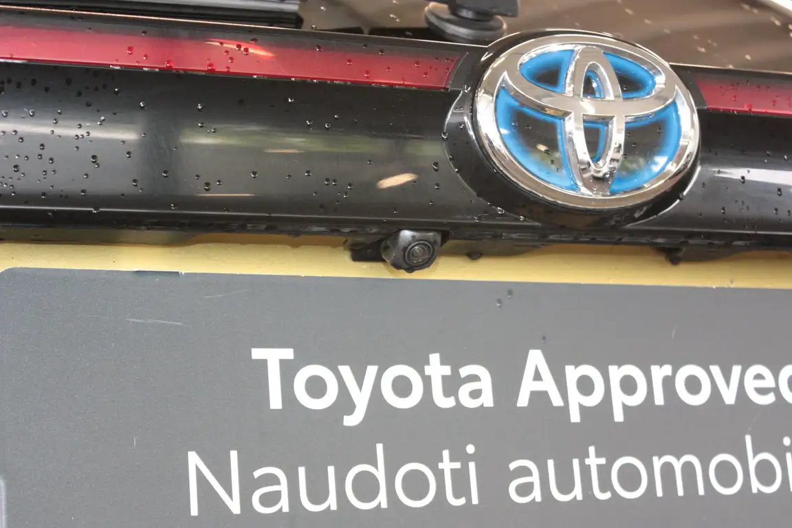 TOYOTA YARIS CROSS