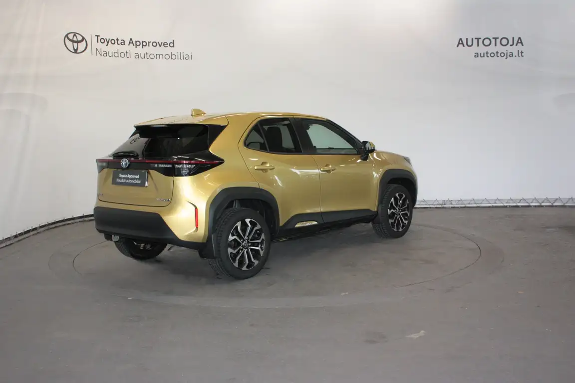 TOYOTA YARIS CROSS