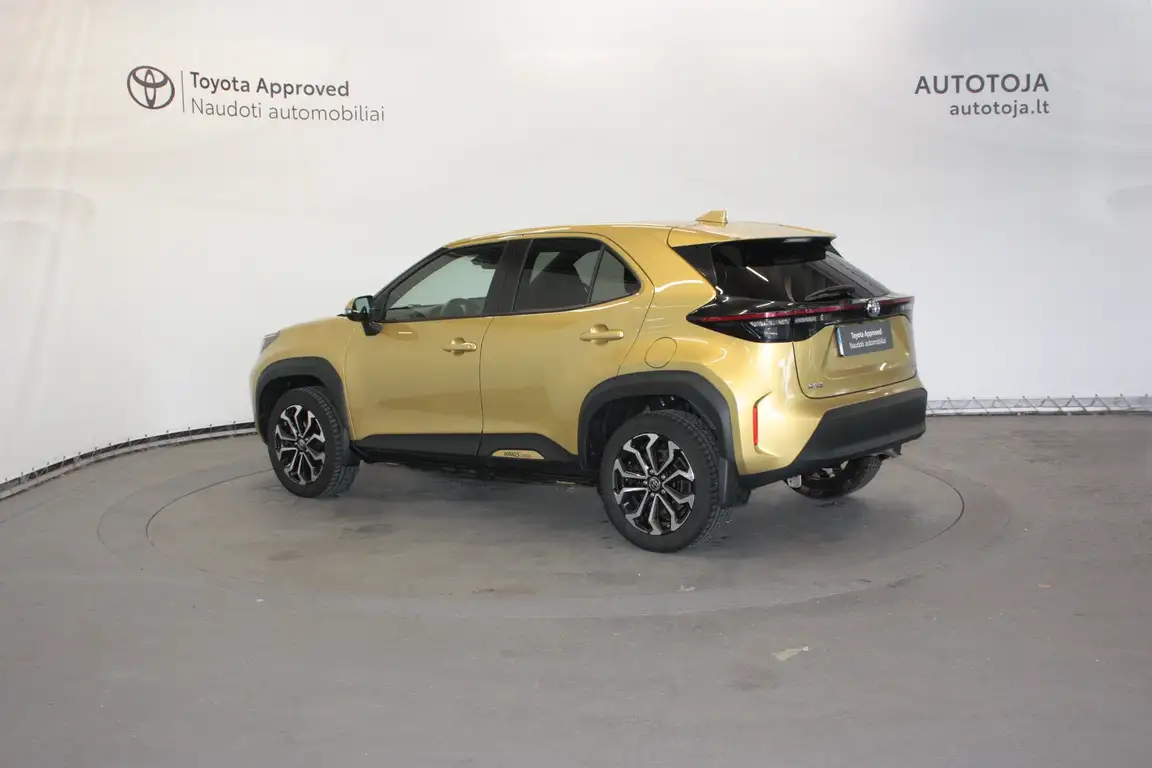 TOYOTA YARIS CROSS