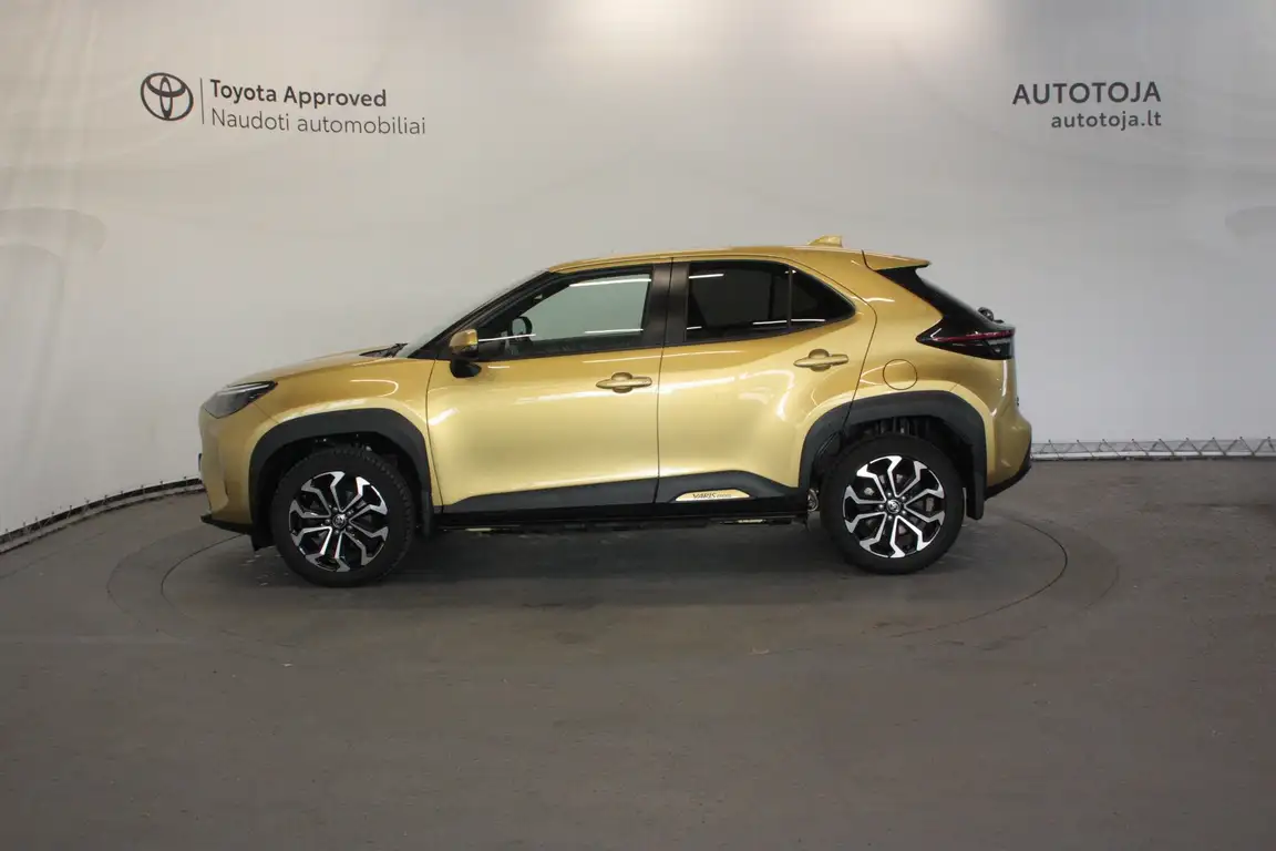 TOYOTA YARIS CROSS